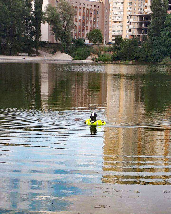 В Киеве в озере нашли тело мужчины