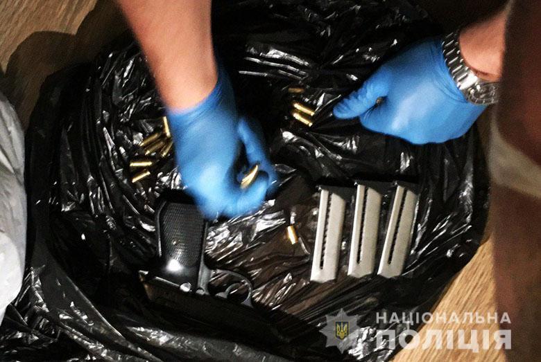У Києві затримали банду за напади на відділення пошти і пункти обміну