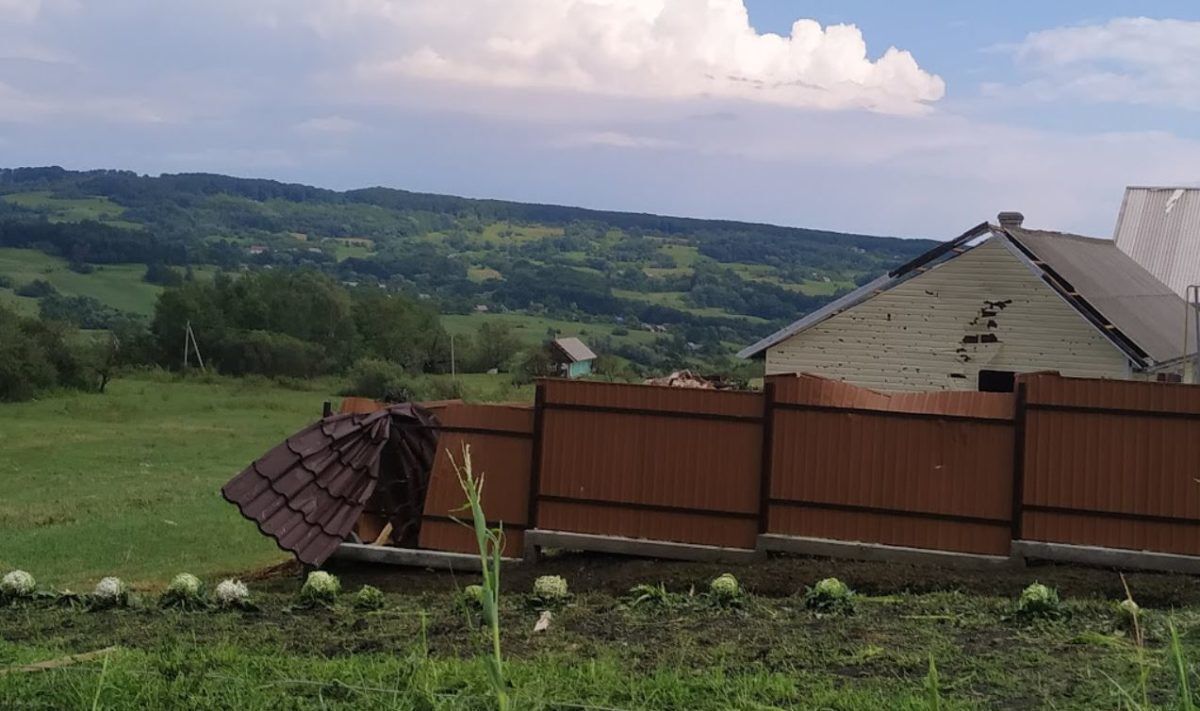 На Буковині пронісся ураган із градом