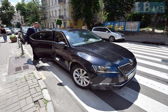 В Киеве Шкарлет ездит на Skoda. Фото - Левый берег