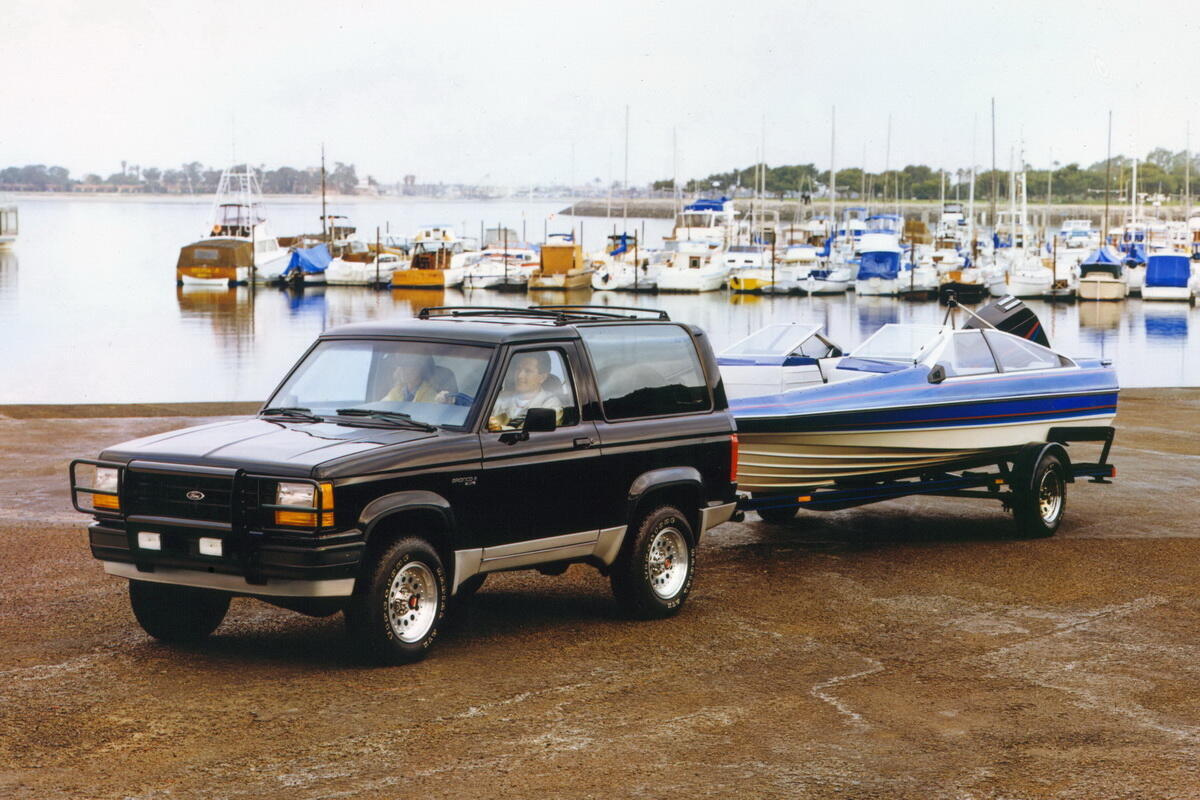 Компактный Ford Bronco II (1984-1990). Фото: