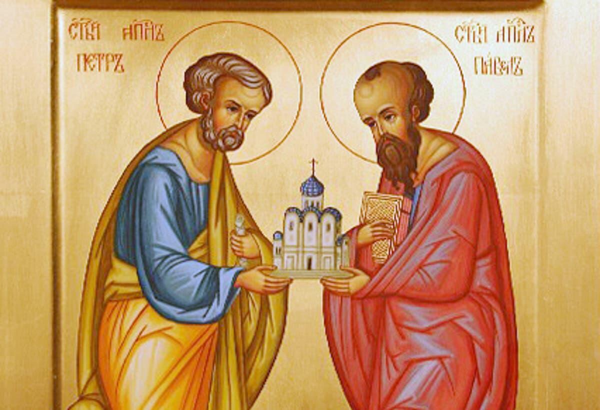 У День пам'яті Петра і Павла в храмах служиться Божественна літургія