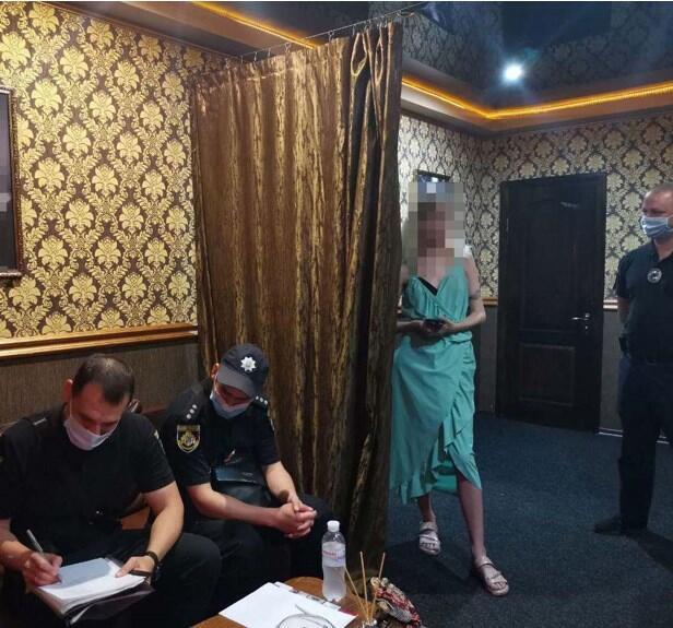 На Днепропетровщине женщина организовала порностудию