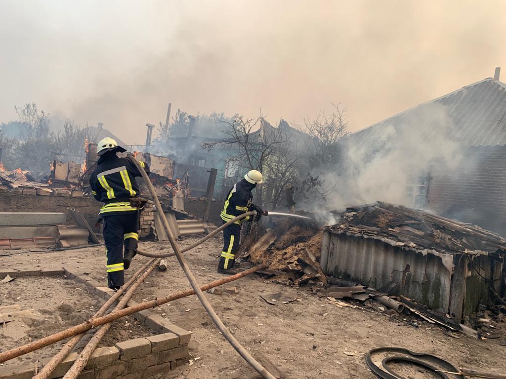 Пожежі на Луганщині забрали життя п'ятьох людей: у ліквідації задіяли авіацію. Фото та відео