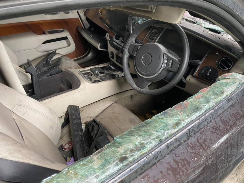 Rolls-Royce Wraith, який виявився на звалищі.