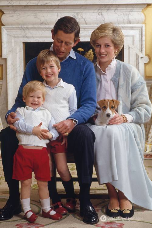 Принцесса Диана в трендовой рубашке с семьей
