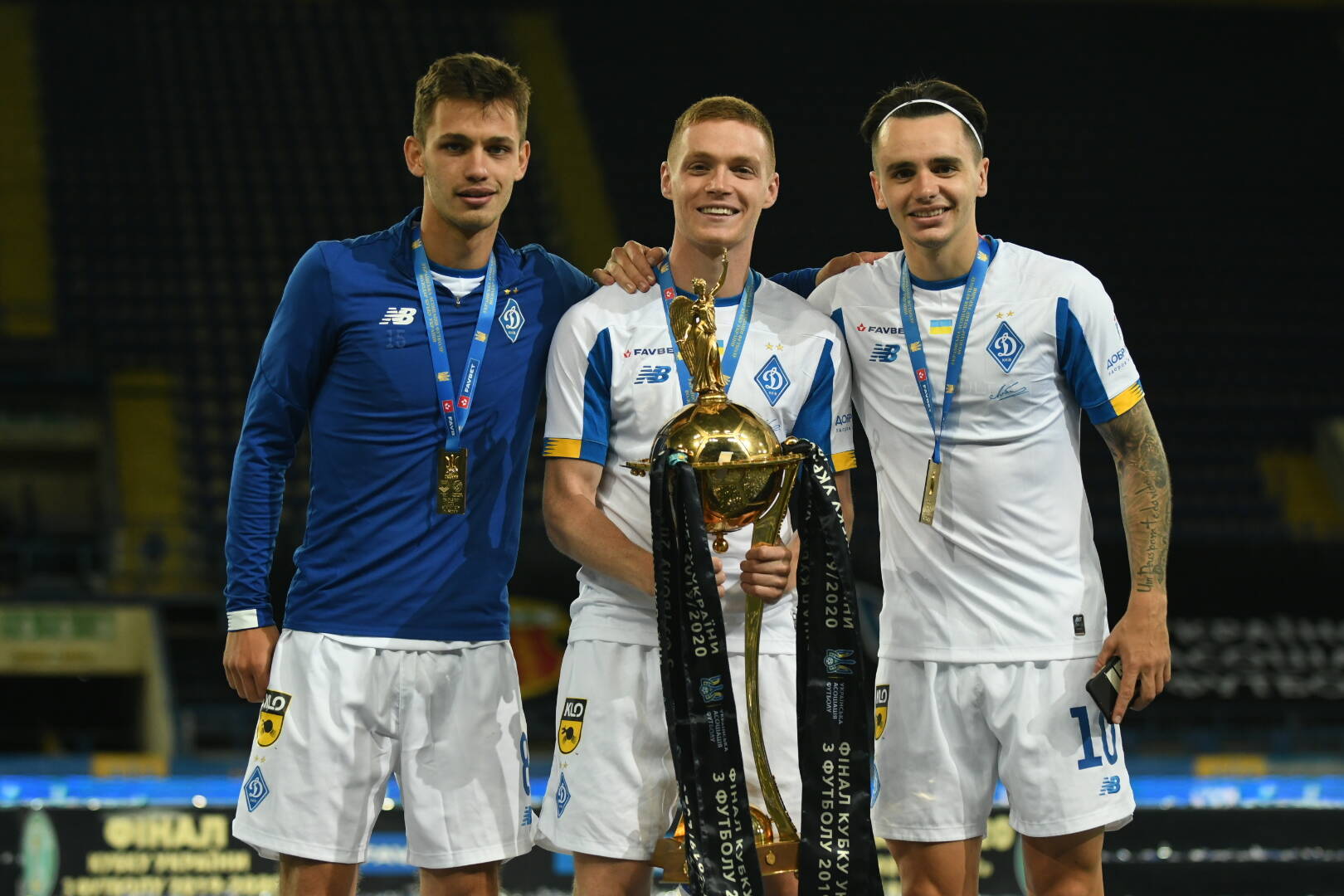 Фотографии с награждения киевского "Динамо" - обладателя Кубка Украины 2019/20