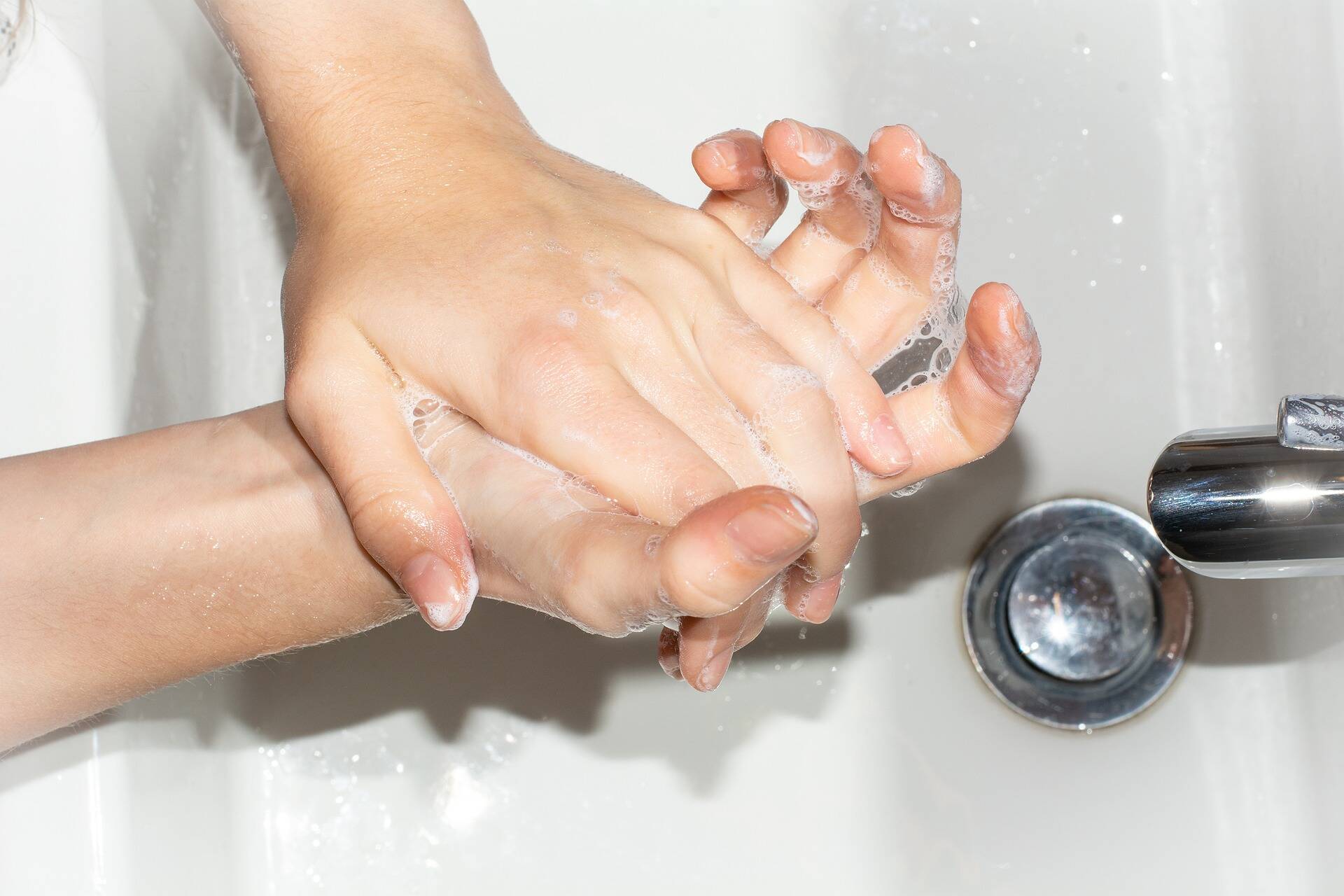 Медики рекомендуют тщательно мыть руки, чтобы не заразиться острыми кишечными инфекциями