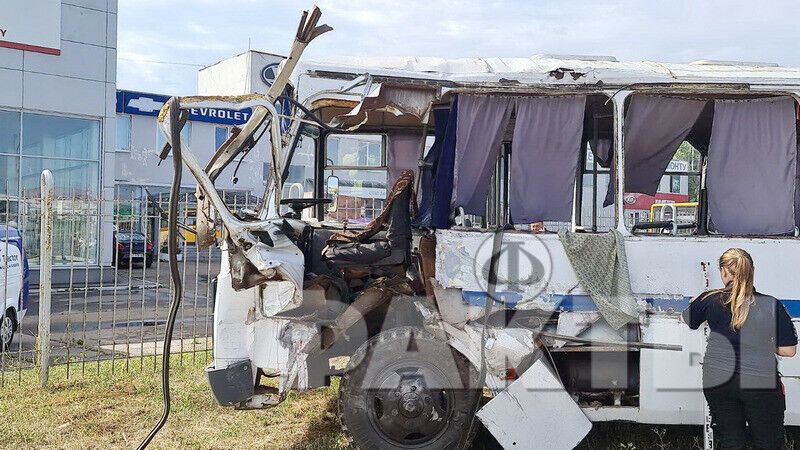 Под Киевом столкнулись автобус и грузовик