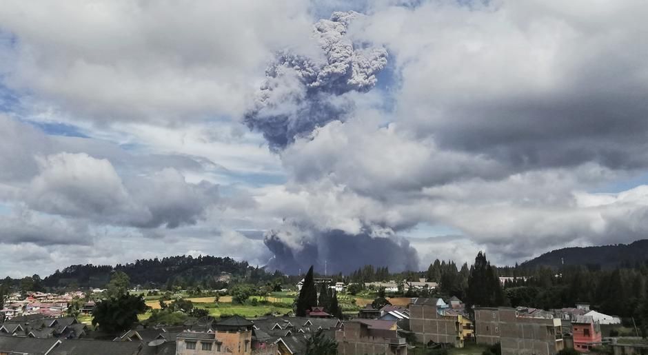 В Индонезии "проснулся" вулкан Синабунг