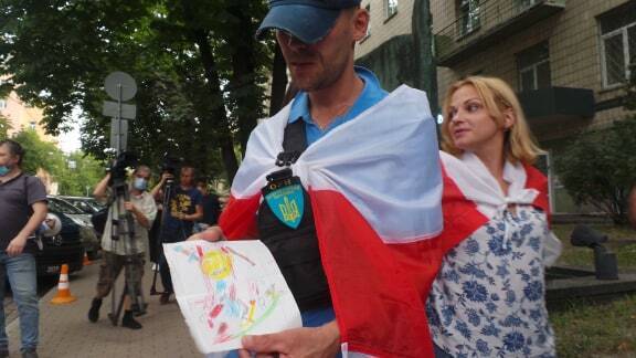 Під посольством Білорусі в Києві відбулися сутички: є затримані. Відео