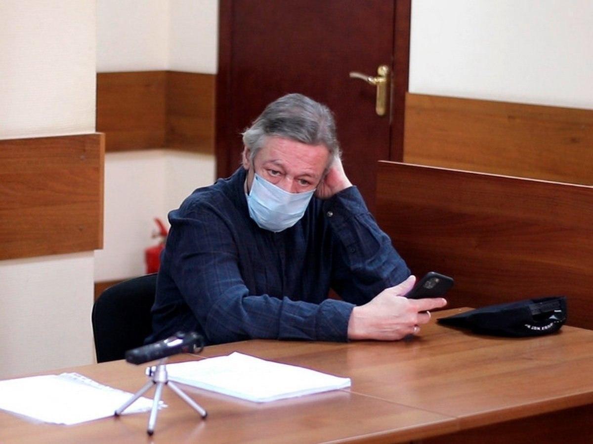Михаил Ефремов в зале суда