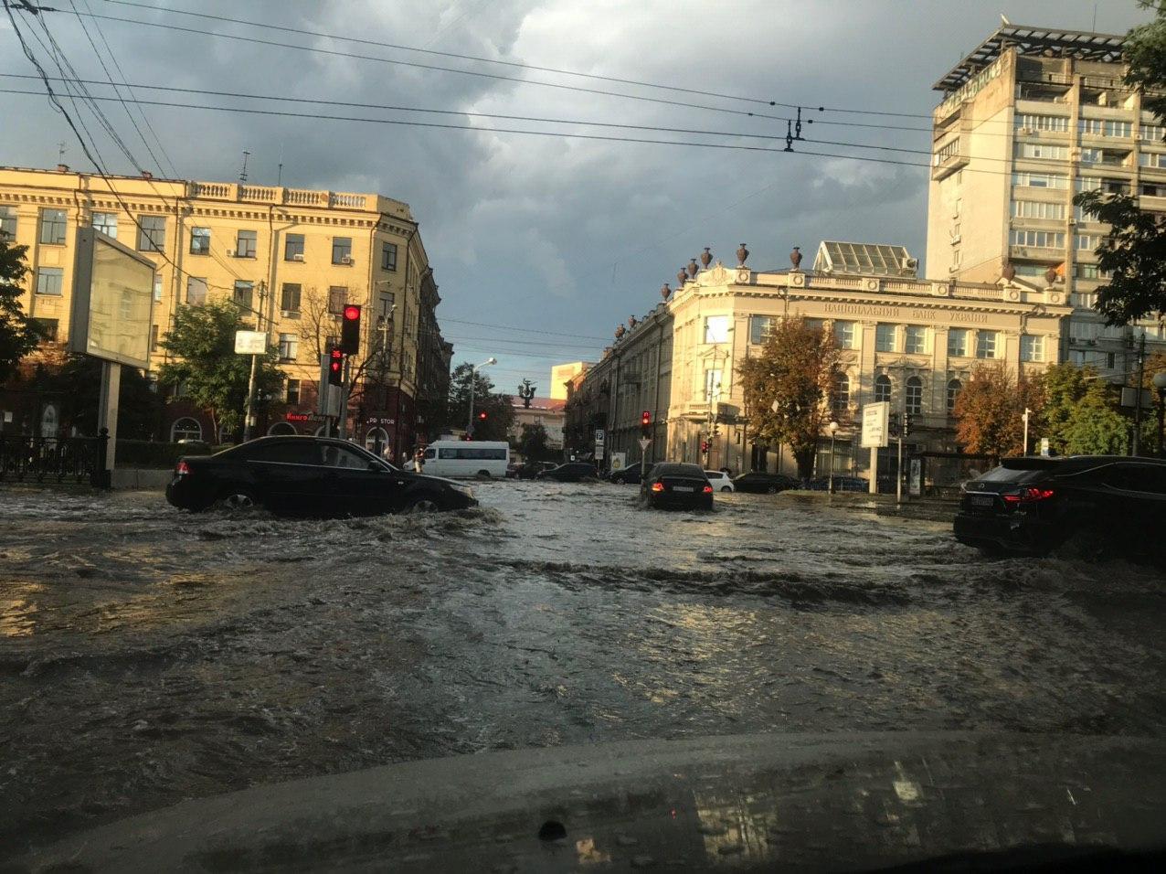 Затопленные улицы.
