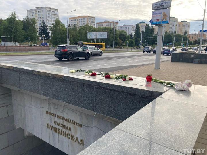 В Минске уничтожили мемориал погибшему во время протестов: цветы несут снова.Фото