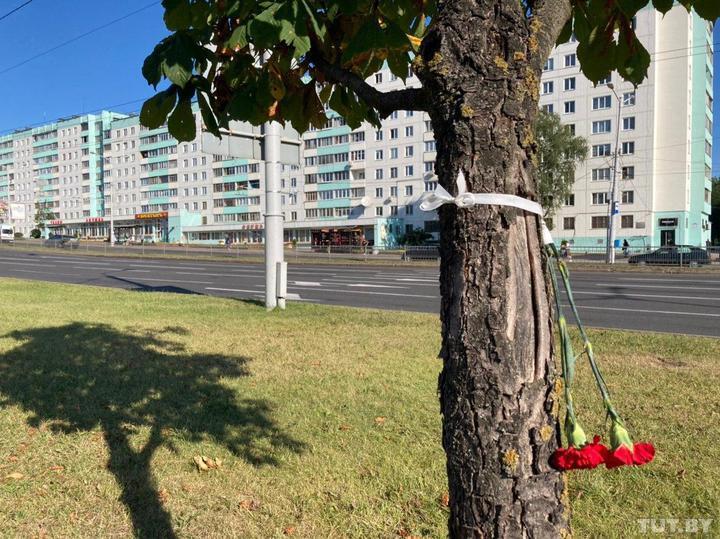 В Минске уничтожили мемориал погибшему во время протестов: цветы несут снова.Фото