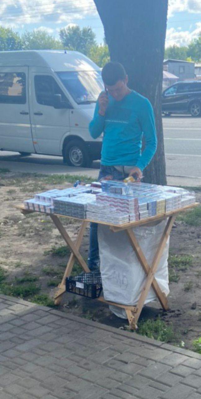 Продажа контрабандных сигарет в Украине
