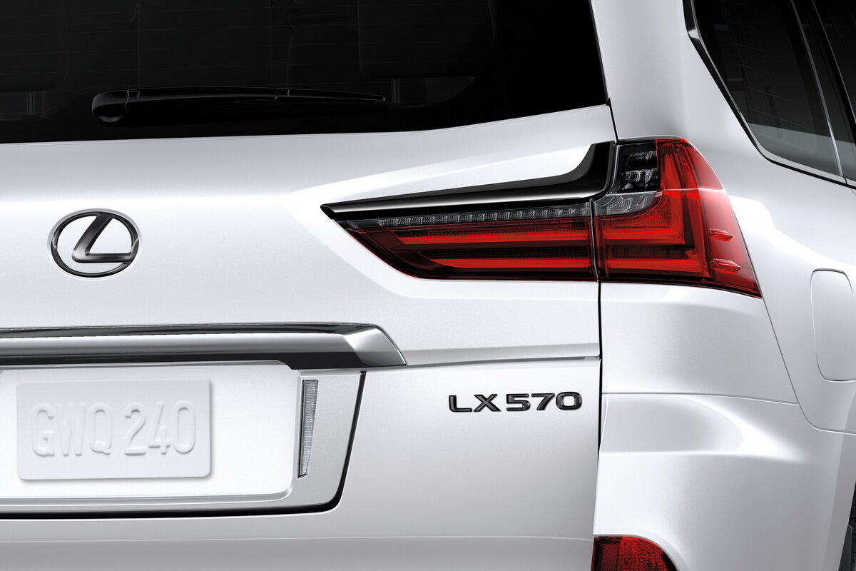 Lexus LX отримав нову версію і оновлений спорт-пакет. фото: