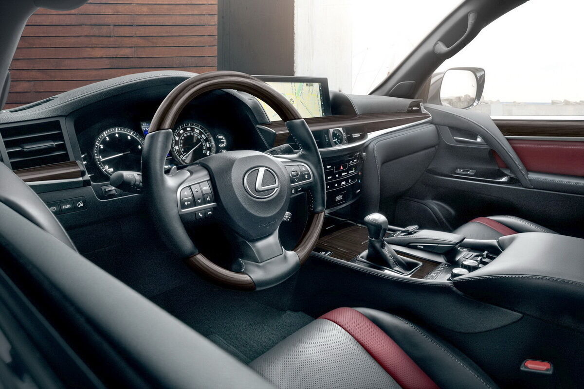 Lexus LX получил новую версию и обновленный спорт-пакет. Фото: