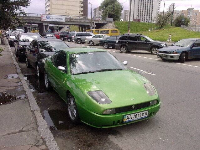 Fiat Coupe (с логотипом Ferrari).