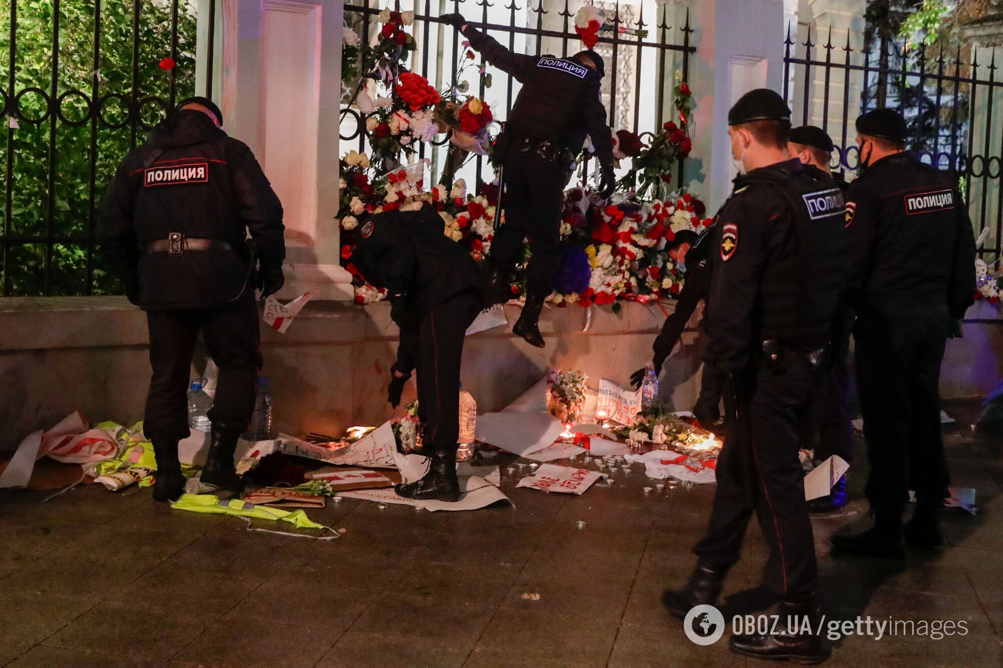 Московская полиция уничтожила мемориал возле посольства Беларуси