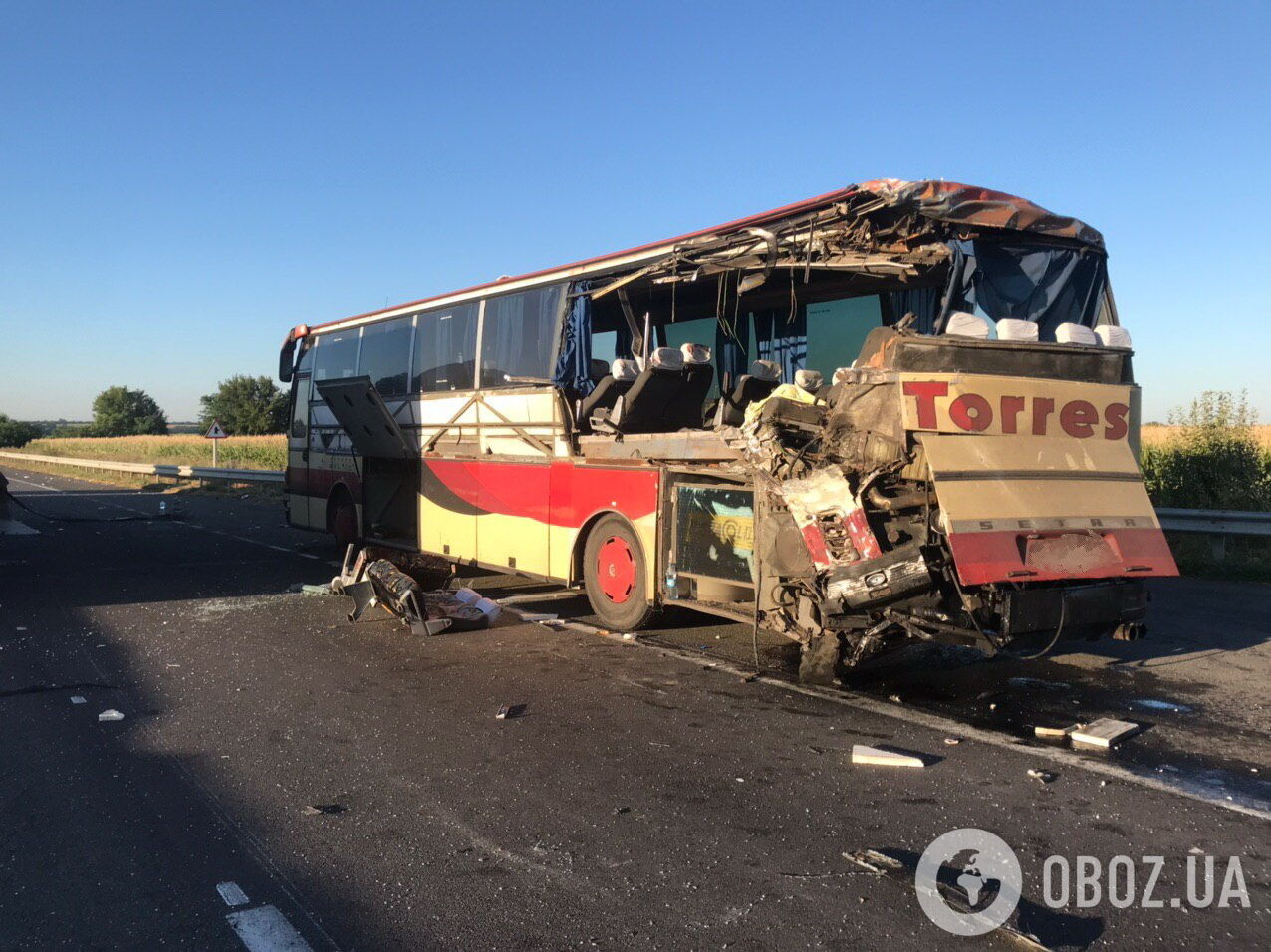 На Кіровоградщині зіткнулися рейсові автобуси: двоє осіб загинуло, ще 12 – поранено