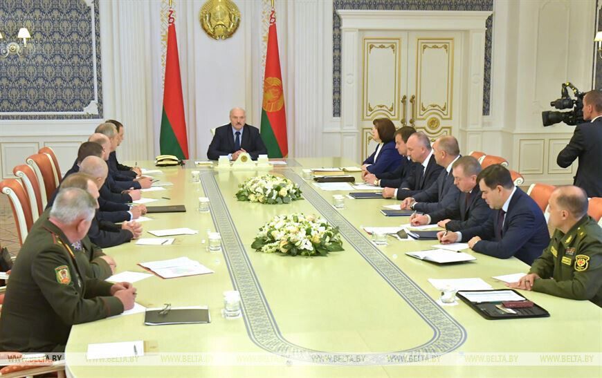 Лукашенко заступился за силовиков.