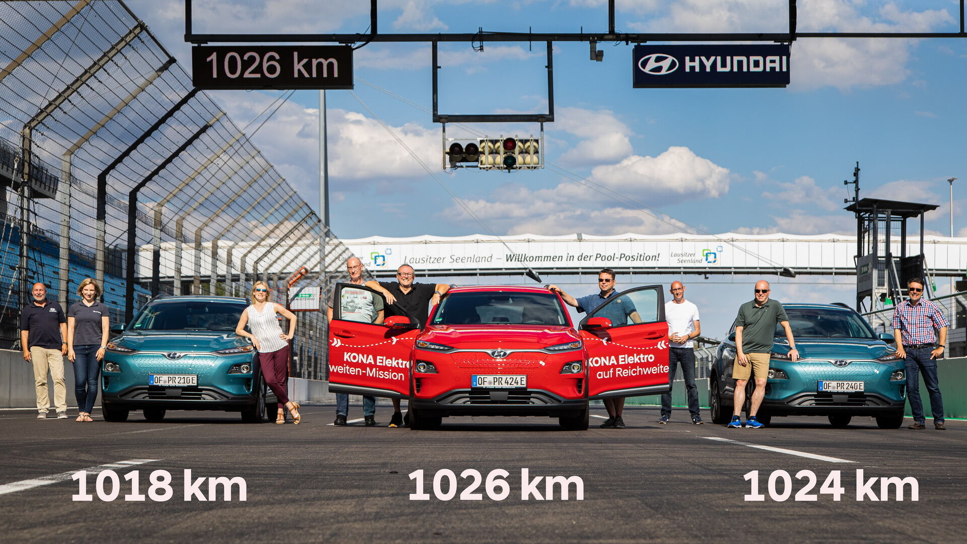 Электрические кроссоверы Hyundai проехали без подзарядки свыше 1000 км.