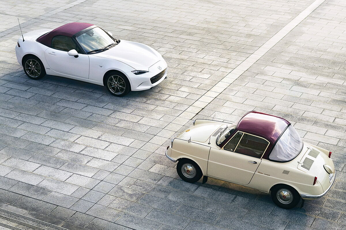 Mazda MX-5 100th Anniversary и Mazda R360 Coupe. Фото: