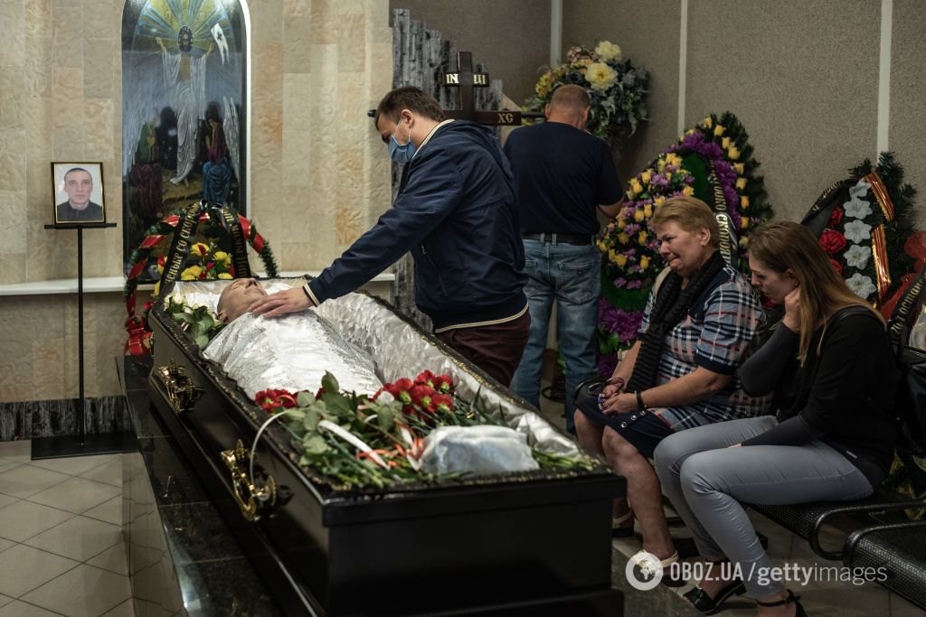 В Минске похоронили убитого Тарайковского, попрощаться с активистом пришли сотни белорусов