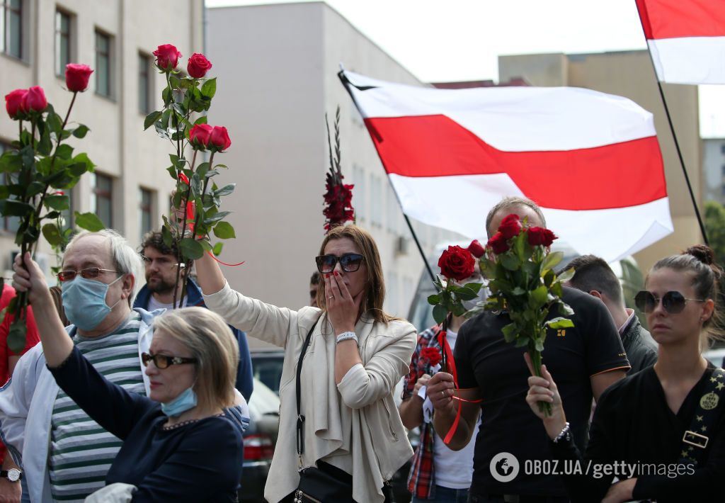В Минске похоронили убитого Тарайковского, попрощаться с активистом пришли сотни белорусов