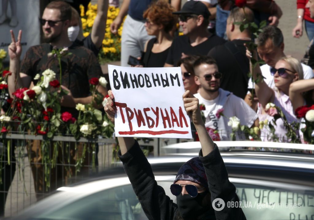 В Минске похоронили убитого Тарайковского, попрощаться с активистом пришли сотни белорусов