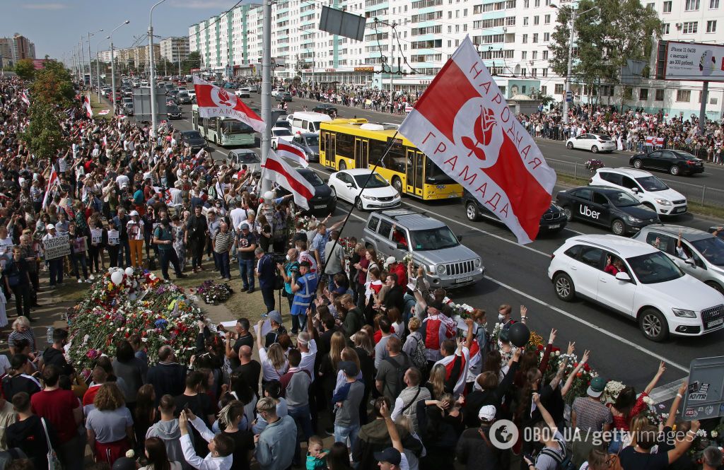 В Минске похоронили убитого Тарайковского, попрощаться с активистом пришли сотни белорусов