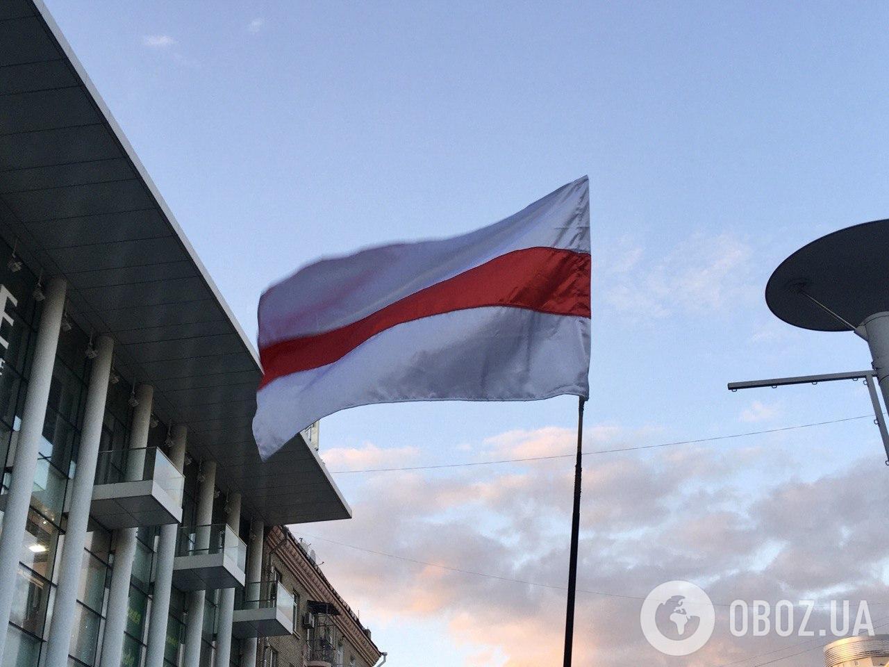 Бело-красно-белый флаг Беларуси
