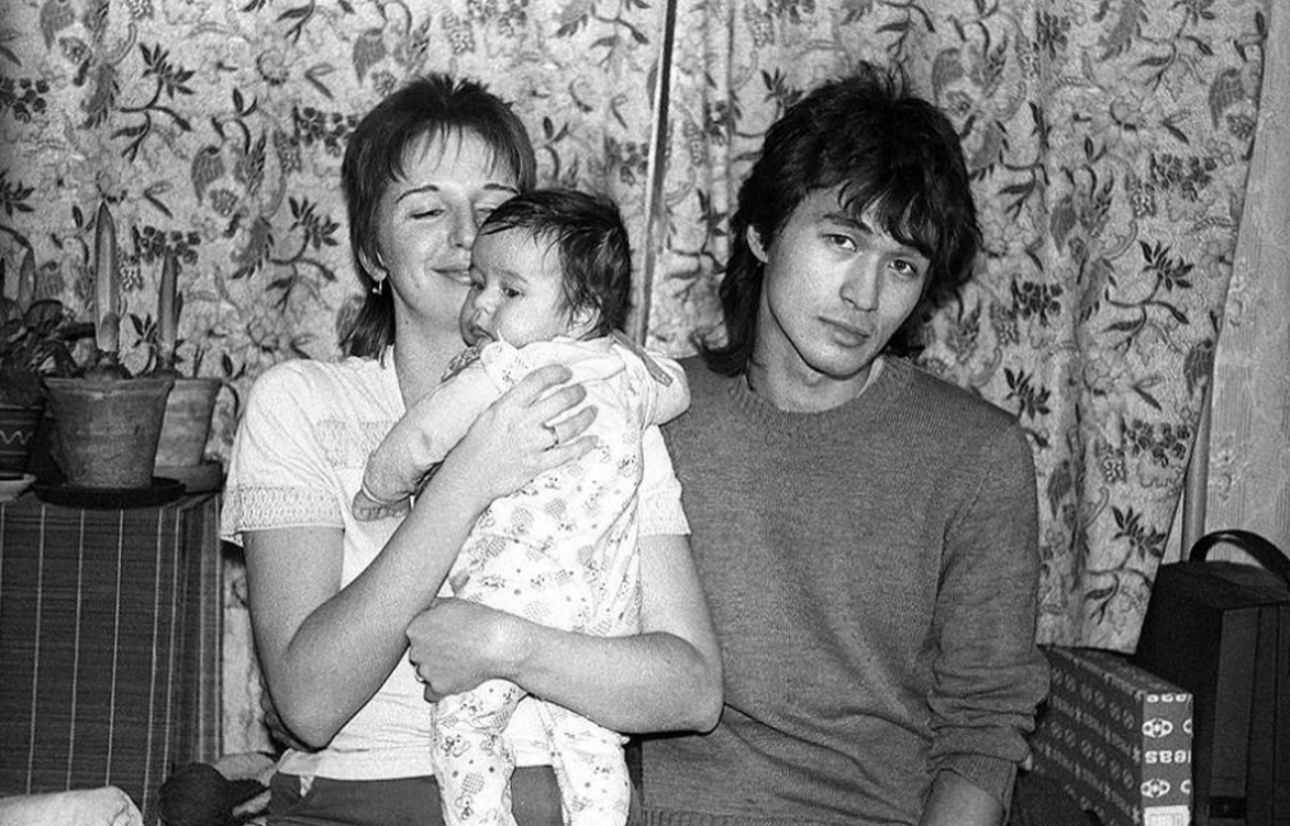 Віктор Цой із дружиною Маріанною і сином Сашком