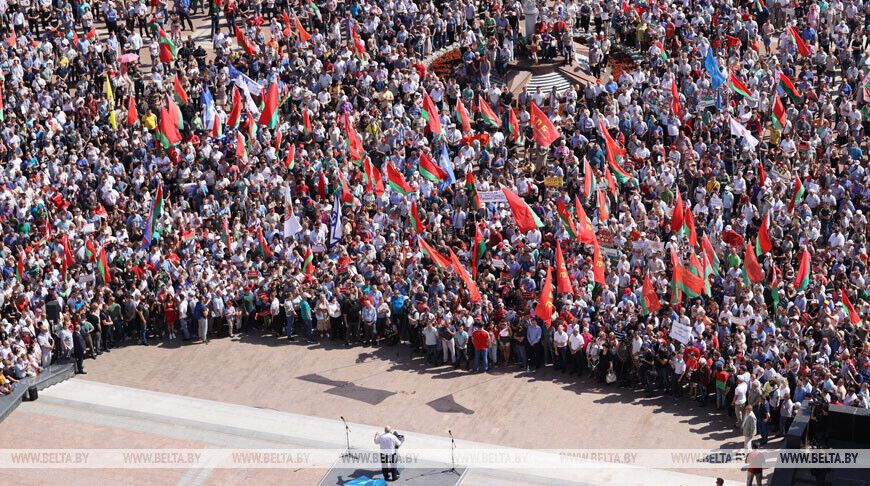 Лукашенко виступив перед мітингувальниками