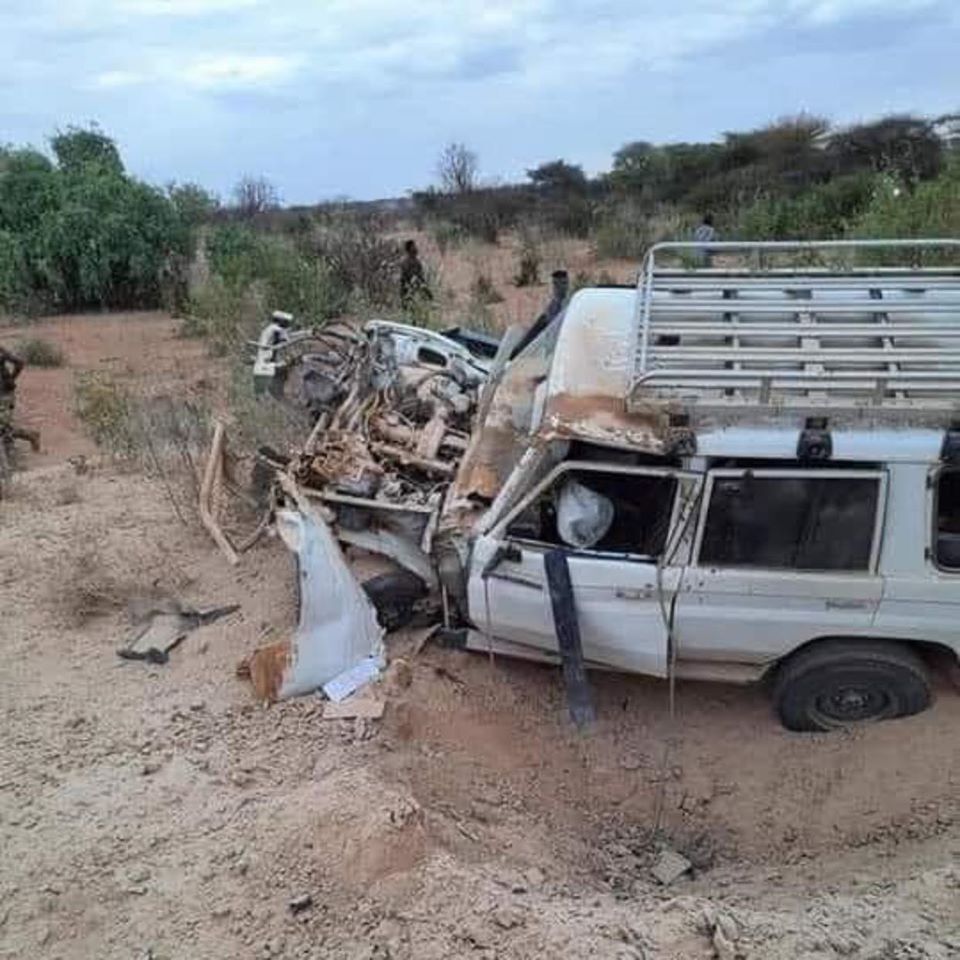 В Сомали боевики атаковали отель, подорвав перед этим автомобиль. Фото - Somali Guardian