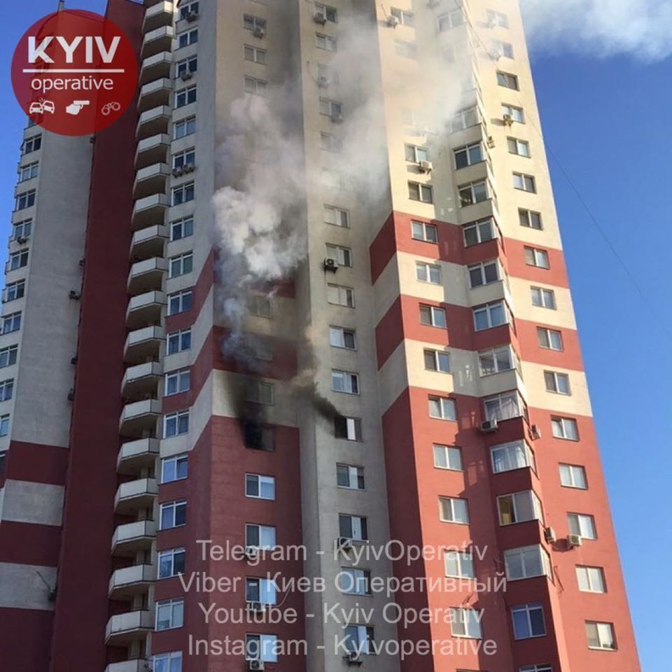 У Дарницькому районі Києва спалахнула пожежа