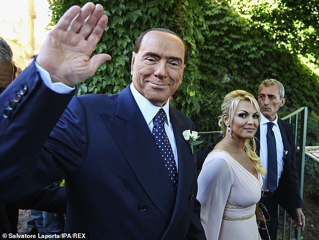 Берлускони опубликовал фото с молодой пассией: СМИ заговорили о мести бывшей невесте