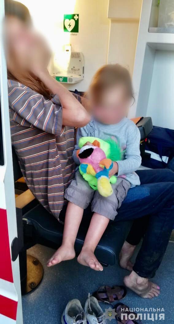 Дитину "самогубці" направили до дитячої лікарні, з нею все добре