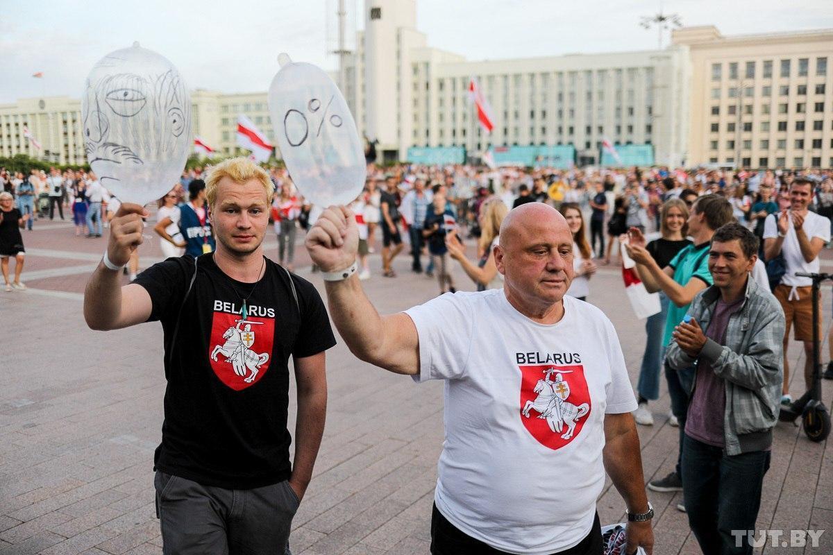 Люди требуют отставки Лукашенко
