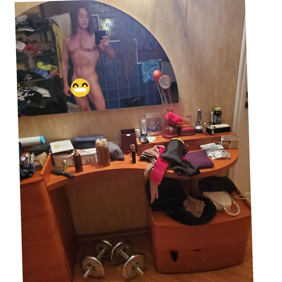 Муж Королевой полностью обнажился на камеру (Instagram Сергея Глушко)