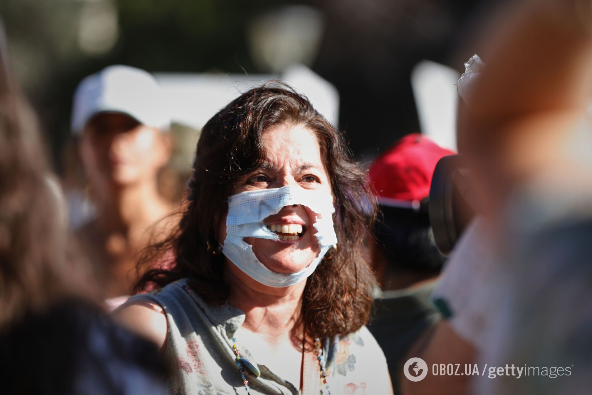 Протестующие считают, что "маски убивают"