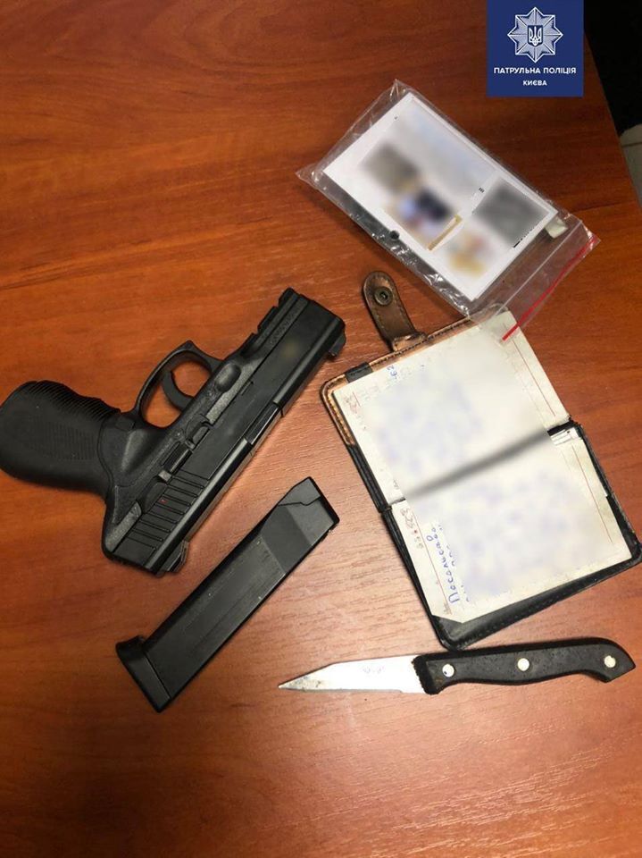 У мужчины, стрелявшего по авто патрульных в Киеве, нашли подозрительный блокнот