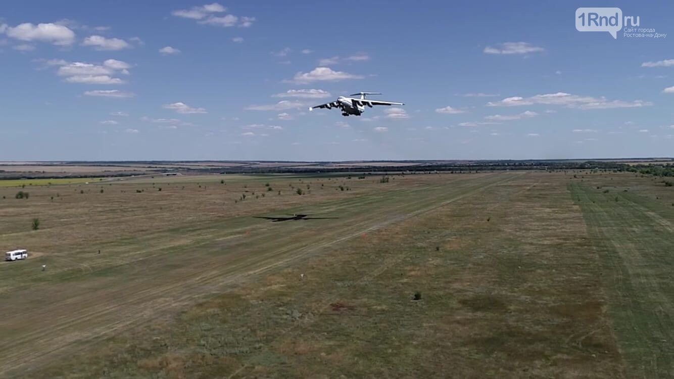 Ил-76 совершил посадку на полевой аэродром в Ростовской области