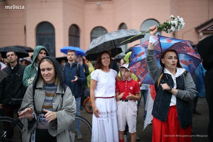 Люди знову вийшли на протест в центрі Мінська