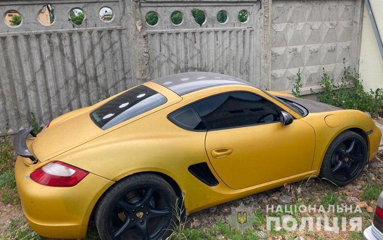 Поліція знайшла вкрадений Porsche Cayman.