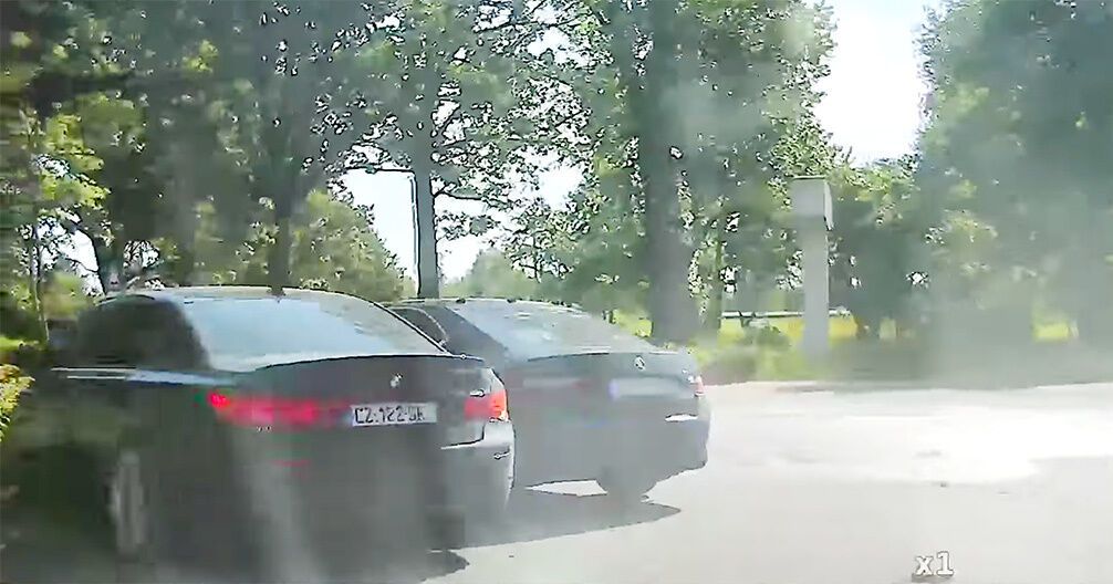 17-річний водій BMW побив поліцейські авто під час погоні