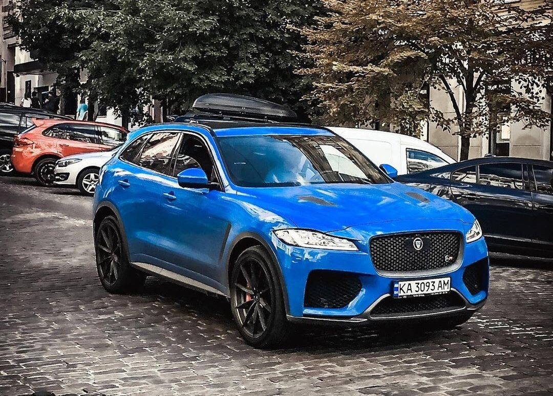 Кроссовер Jaguar F-Pace SVR стоит около 100 000 евро.