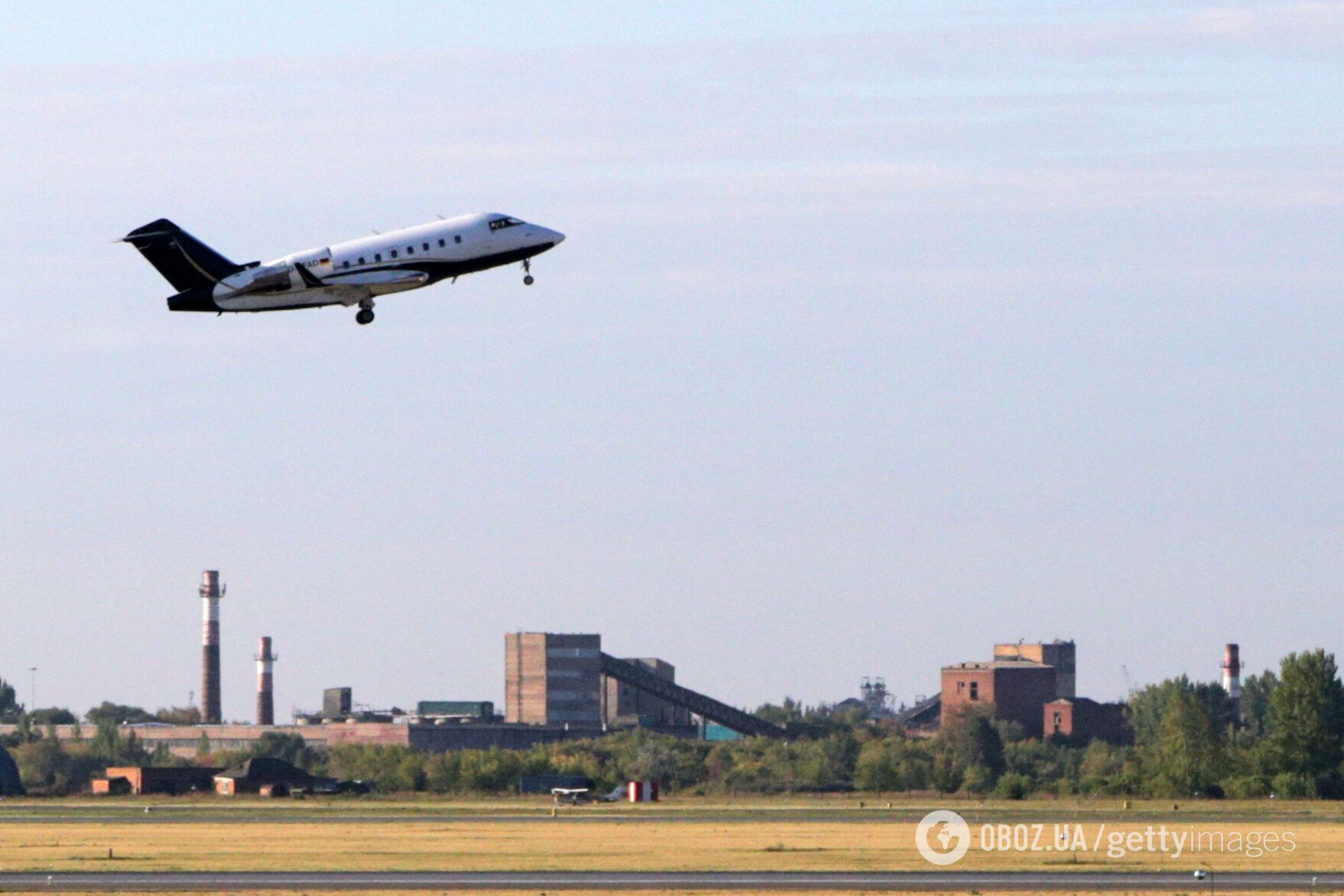 Самолет с Навальным вылетел из аэропорта Омска