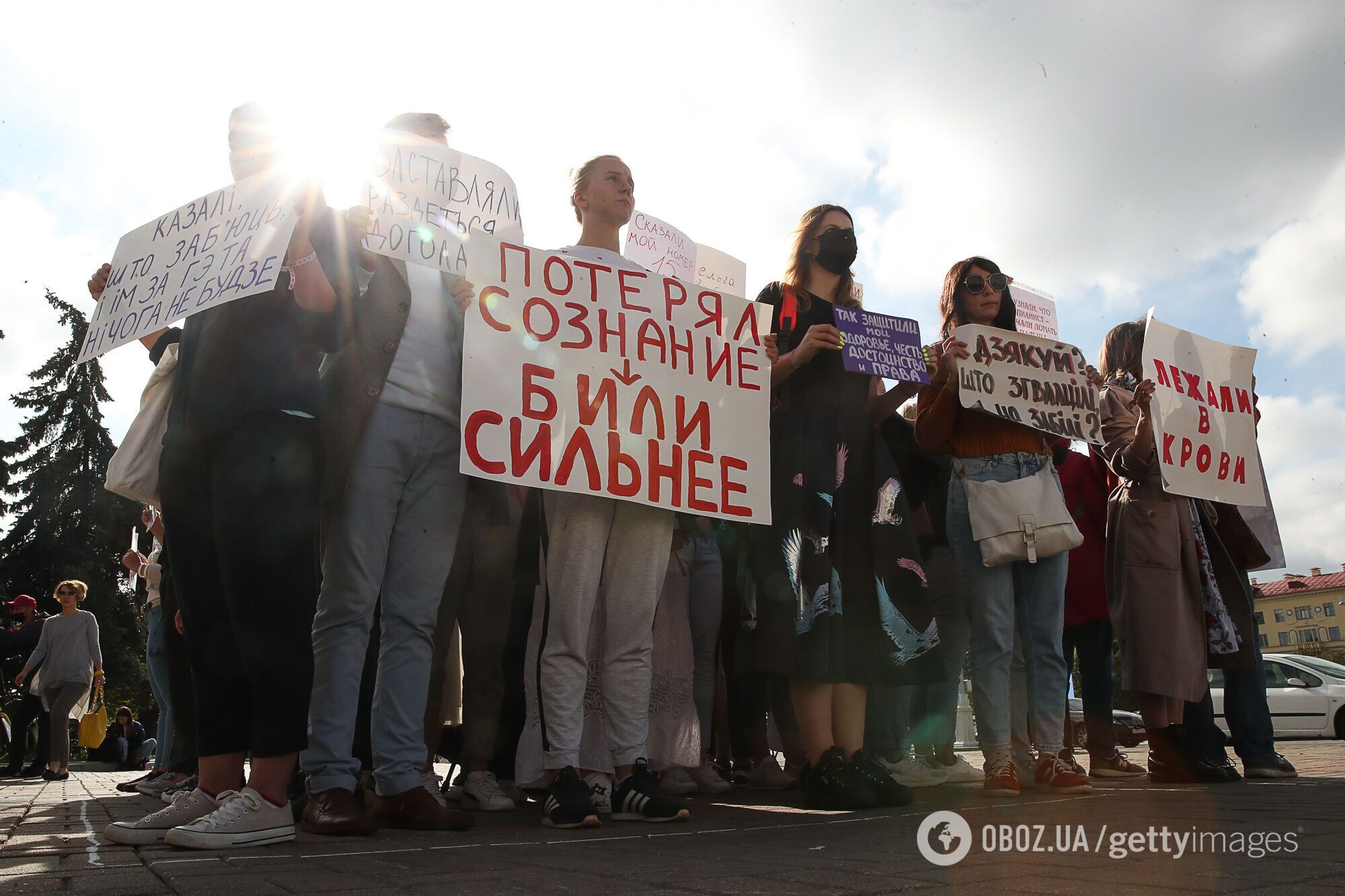 Люди прийшли до ізолятора на Окрестина